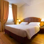 Hotell Cresta Et Duc 4*