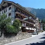 Cresta Et Duc Hotell