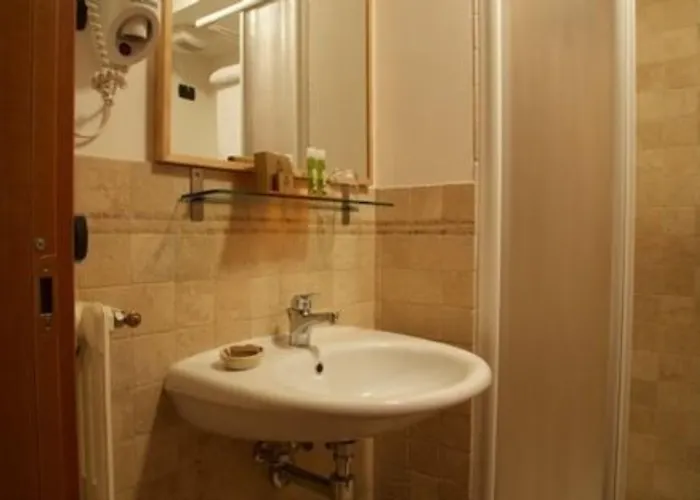 מלון Cresta Et Duc 4*